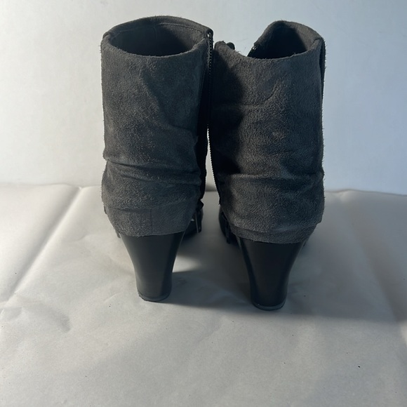 Vaneli Jessica Grey Suede Ankle Booties - Picture 5 of 7